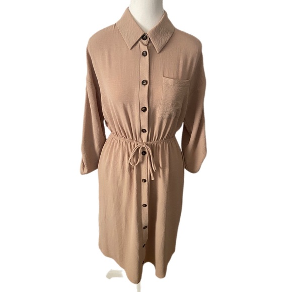 Monteau Dresses & Skirts - Monteau Crinkle Shirt Dress Tan Knee Length Roll Tab 3/4 Sleeves Size Small